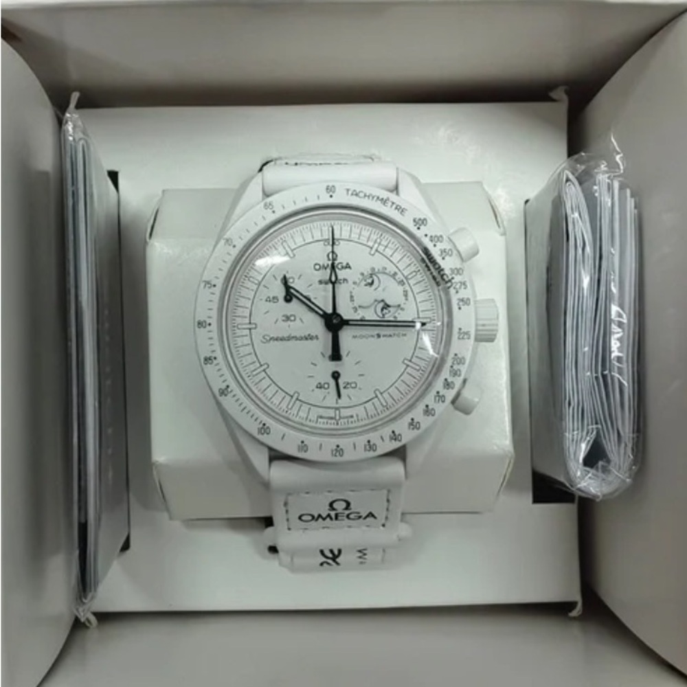 Omega x Swatch Moonswatch Mission to the Moonphase Full Moon White Snoopy - Picture 4 of 4